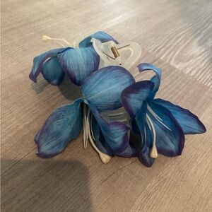 NWOT Large Flower Hair Clip